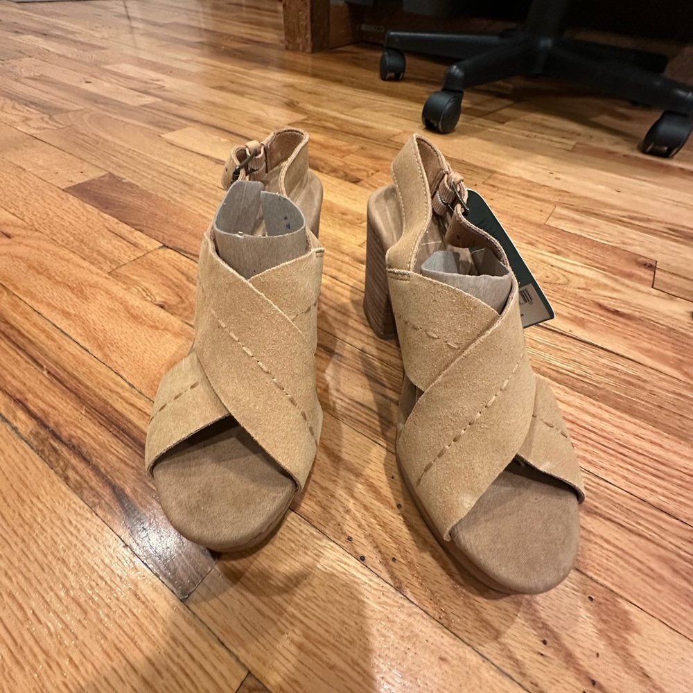 Toms Women's Beige Crisscross Sandals
